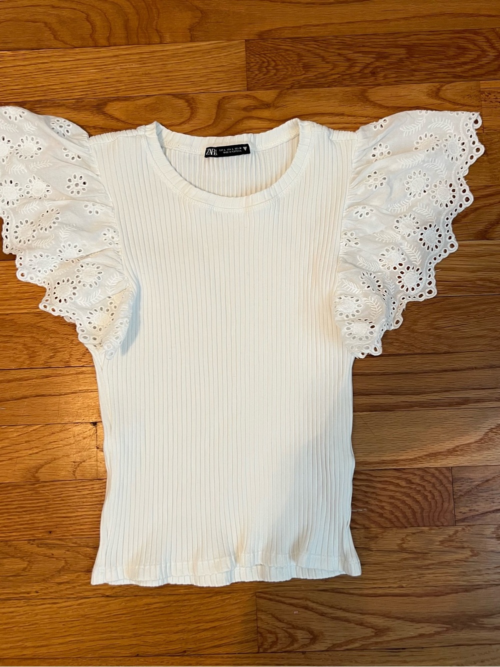 Zara White Ribbed Tee with Eyelet Flutter Sleeves